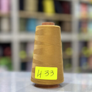 Fil à coudre couleur caramel